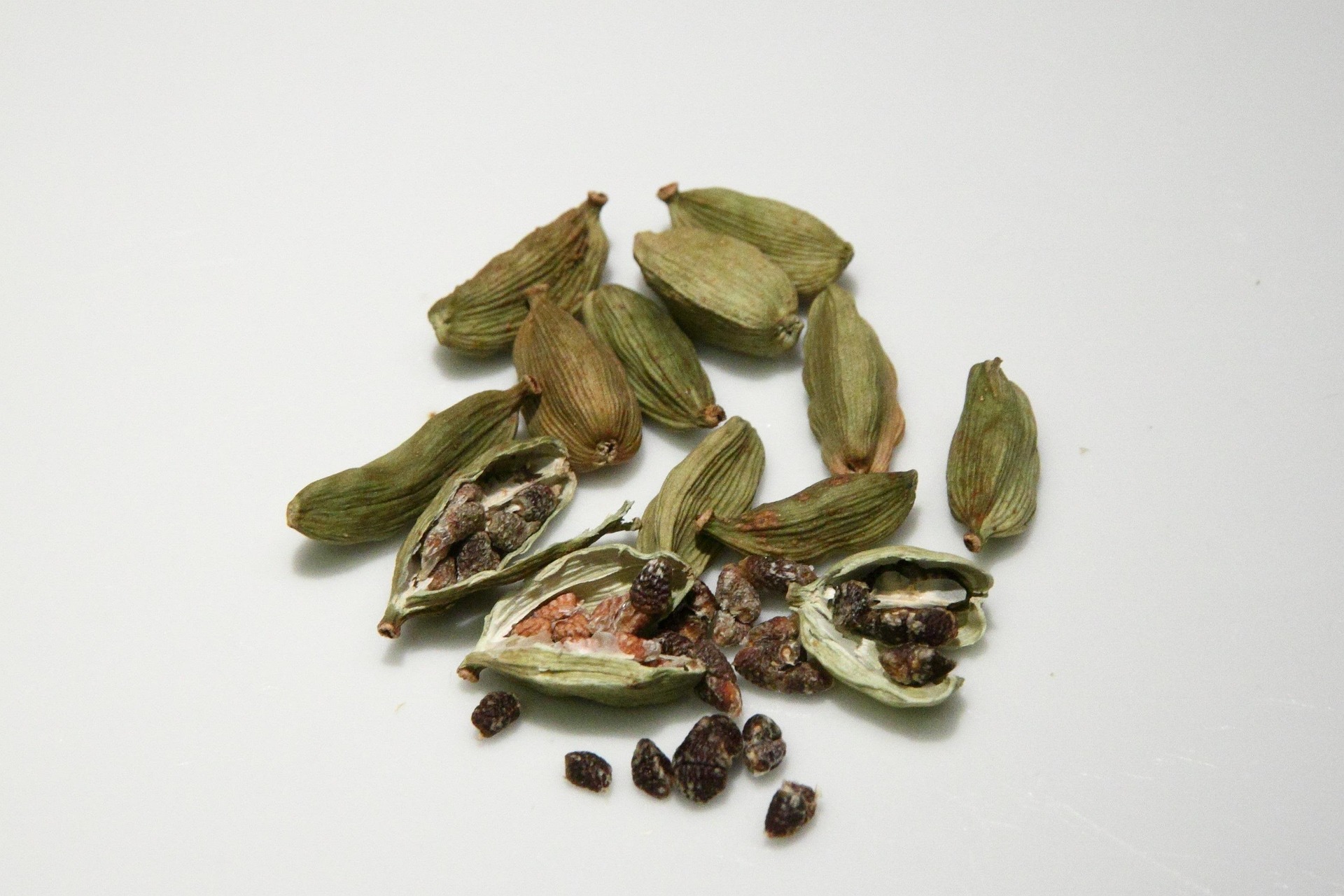 Premium Green Cardamom - Alleppey green Extra Bold (AGEB)